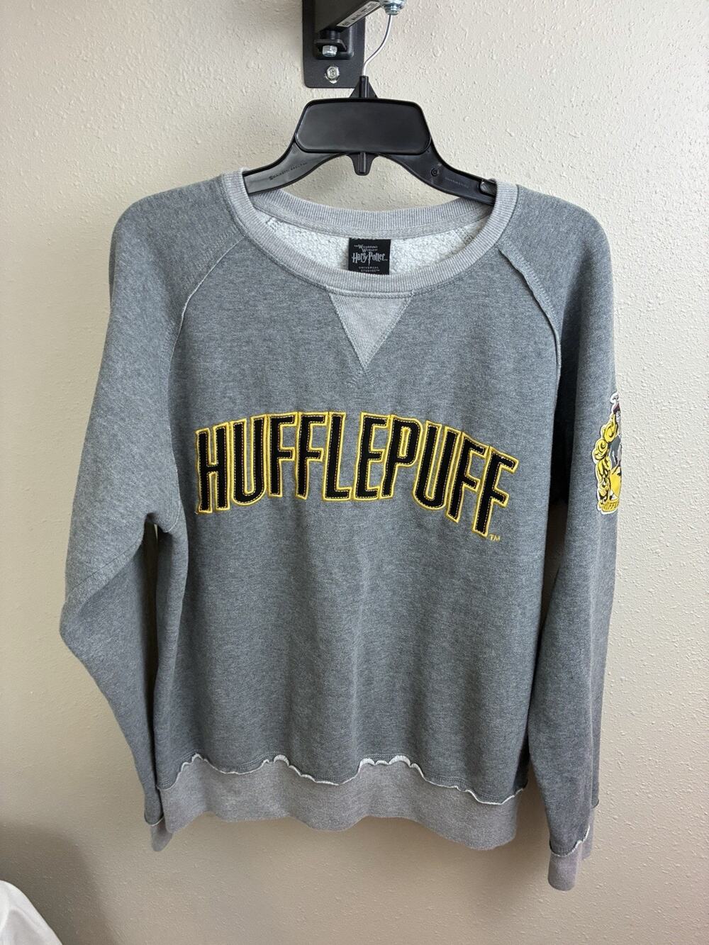 Harry Potter Sweatshirt Universal Studios Hufflepuff Wizarding Gray Adult Large